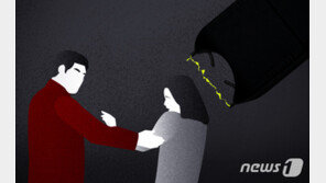 ‘여성 얼굴에 전기충격기만 5번’ 골절상 2인조 강도, 최고 징역 8년