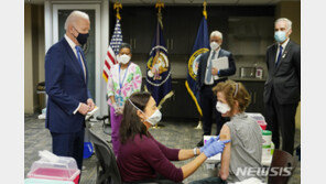 美, 백신 접종 완료자 5천만명 넘어…성인 1/3 최소한 한번 주사 맞아