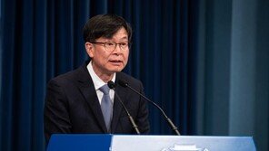 ‘부동산 내로남불’ 김상조, 하루만에 경질…‘국민 분노’에 납작 엎드린 당정청