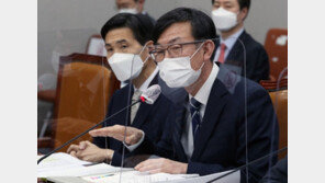 ‘전셋값 인상’ 김상조 경질…與 “당연” VS 野 “선거용”