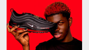 사람피 넣어 만든 ‘사탄 운동화’라니…115만원 나이키 신발 논란