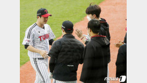 함덕주 “LG 이적 첫 경기, 떨렸지만 잘하고 싶었다”