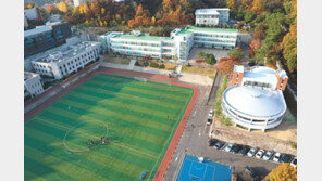 20년 원격 강의 노하우로 다방면 지원 국내 최초 300인치 스크린 스튜디오 구축