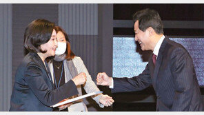박영선 “吳처가, 주택용지도 받아”… 오세훈 “시민 속이는 거짓말”