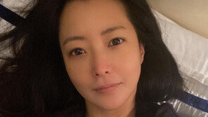 김희선, 45세 믿기지 않는 동안 미모 “그냥 얼굴이 애플리케이션”