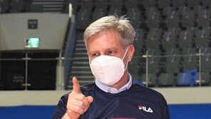 ‘3인 블로킹 시스템’ 뿌리내린 산틸리…대한항공 ‘통합우승’으로 항로 변경