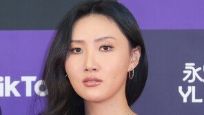 마마무 화사, 현 소속사 RBW와 재계약…“팀 해체 없다”