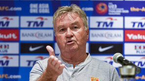 75세 히딩크 감독, 퀴라소 이끌고 월드컵 예선 2연승