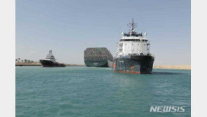 이집트 “수에즈 운하 다시는 막히지 않게 장비 마련”