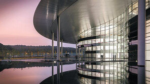 차별화된 기술력으로 맞춤 제품 개발 포르셰-테슬라 전기차에 타이어 공급