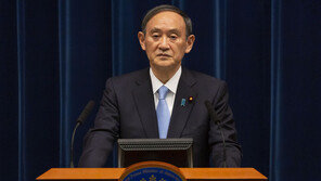 日공무원 23명 ‘노마스크’ 송별회에…스가 “엄중 대처” 사과