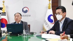 홍남기 “적극재정 유지…채무증가 속도엔 각별한 경계심”