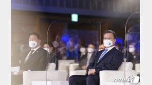 文대통령, 최태원 만나 “4대 그룹 회장의 대한상의 회장 취임 뜻깊다”