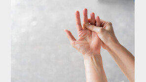 택시 문틈에 끼어 손가락 절단…봉합수술 못해