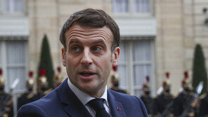 프랑스, 코로나19 확진자 급증에 휴교령·국내 여행 금지