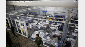 美 밀입국하려다… 시설에 수용된 미성년 이민자들