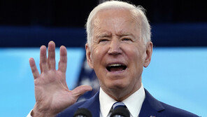 美국방부 “트랜스젠더 軍 복무·복무 중 성전환 허용”