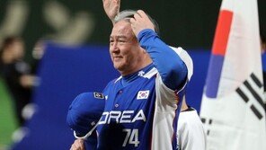 김경문 야구대표팀 감독, 2021 KBO리그 공식 개막전 시구