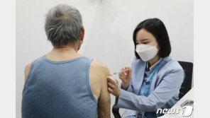 ‘6·25 전쟁 참전용사’ 92세 할아버지, 화이자 첫 접종…“안심”