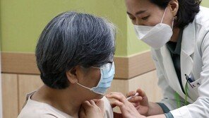 정은경, AZ 백신 공개 접종 “순서대로 꼭 접종해달라”