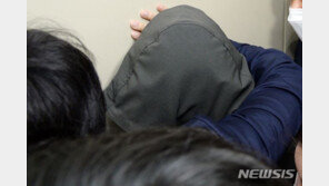 마스크+모자로 얼굴 가린 LH 직원, ‘혐의 인정하느냐’ 물음에…