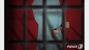 “자녀들 앞 주먹질당해 자존심 상했다” 고향친구 수십번 찌른 30대