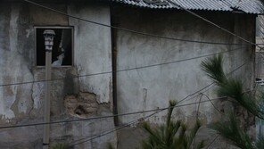 ‘흉가 체험’ 인터넷 방송하다가 화들짝…백골시신 발견