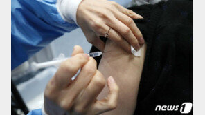 백신 접종후 사망 신고 2건…각 화이자·AZ 백신 접종
