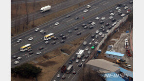 일요일 상행 고속도로 다소 혼잡…오후 5~6시 절정