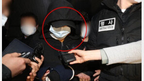 ‘세 모녀 살해’ 20대 영장심사 출석…스토킹 질문에 ‘침묵’