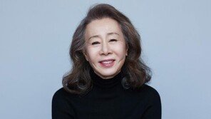 윤여정 “‘미나리’ 많은 선물 안겨줘…연기 즐기고 있어”