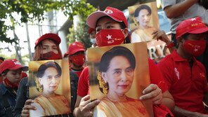 國父 들먹이며 수지 모욕, 역풍 부른 미얀마 군부
