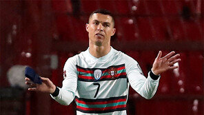 세리에A 레전드의 일침 “호날두는 리더 자격 없어”…‘왕따설’까지 제기