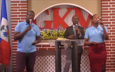 온라인 생중계 예배 중 총든 괴한이 목사·성가대 납치 (영상)