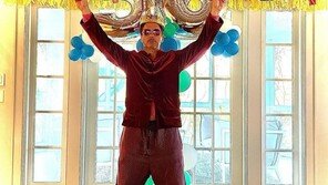 ‘아이언맨’ 로버트 다우니 주니어, ‘56세’ 생일 맞아 해맑은 ‘브이’