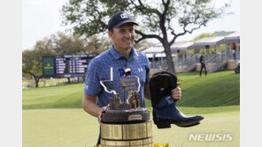 ‘3년9개월 만에 우승’ 스피스, 랭킹 38위로 15계단 상승…임성재 19위