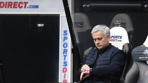 무리뉴 감독 “손흥민 왜 패스를…슈팅 했어야”