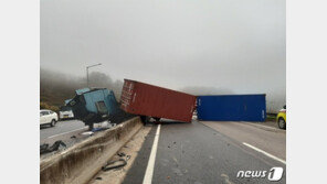 호남고속道 승주 인근서 차량 전복…상행선 차량 전면 통제