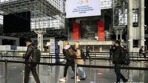 “미국 코로나 백신 접종자, 최초로 하루 400만명 넘어”