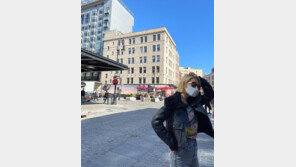 핑클 이진, 화보같은 ‘뉴욕댁’ 일상…금발+가죽재킷 ‘시크’