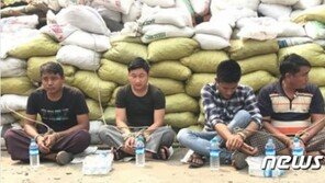 미얀마 시위대, 붙잡은 경찰로 군부와 포로 맞교환…사망 557명