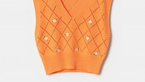 주름 스커트, 자수 가디건… ‘할머니룩’에 빠진 밀레니얼