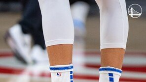 NBA 스타 스테판 커리, ‘이소룡 농구화’ 신고 경기 나선 이유