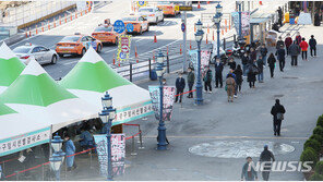 500명대·변이확산 속 거리두기 조정 논의…“방역강화·검사확대 필요”