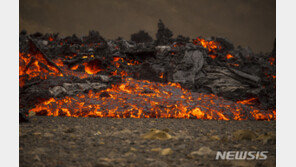 아이슬랜드 화산 또 용암폭발…관광객 수백명 긴급대피