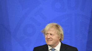 봉쇄 완화하는 英…정부 자문단 “여름에 3차 유행 절정 이를 것” 경고