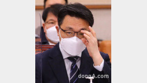 ‘투명한 공채’ 취임사와 거리 먼 공수처장 비서관 특혜채용 논란