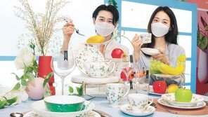 “우리집 식탁, 꽃 접시로 꾸며보세요”