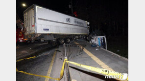 제주서 트럭·버스 4중 추돌사고…4명 사망·40여 명 부상