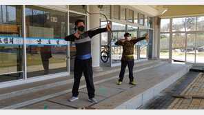 “활 쏘기 좋은 날씨네~”